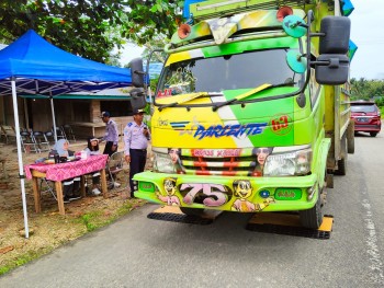 984-Penegakan Hukum (Gakum) Lalu Lintas Dan Angkutan Jalan (LLAJ) Kendaraan Angkutan Barang Di Kab. Berau