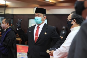 997 - Upacara Pelantikan dan Pengambilan Sumpah/Janji Jabatan Pejabat Pimpinan Tinggi Pratama dan Pejabat Fungsional Ahli Utama di Lingkungan Pemerintah Provinsi Kalimantan Timur..