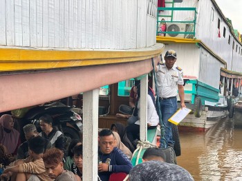 982 - Rampchek Angkutan Sungai dan Danau Lintas Kab/Kota secara terpadu di Dermaga Mahakam Hulu/Dermaga Sungai Kunjang 