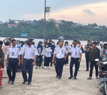 982 - Rampchek Angkutan Sungai dan Danau Lintas Kab/Kota secara terpadu di Dermaga Mahakam Hulu/Dermaga Sungai Kunjang 