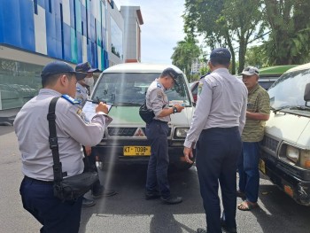 981- INSPEKSI KESELAMATAN LLAJ (RAMP CHECK) KENDARAAN ANGKUTAN UMUM DALAM RANGKA PERSIAPAN ANGKUTAN NATAL 2022 DAN TAHUN BARU 2023