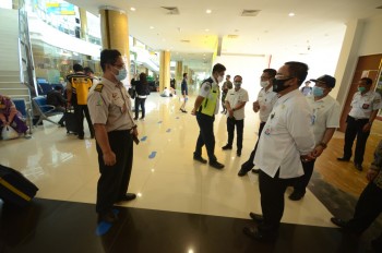 995 - Kunjungan Kerja Kadishub Ke Terminal Lempake dan  Bandara APT. Pranoto