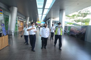 995 - Kunjungan Kerja Kadishub Ke Terminal Lempake dan  Bandara APT. Pranoto