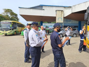 980 - INSPEKSI KESELAMATAN LLAJ (RAMP CHECK) KENDARAAN ANGKUTAN UMUM (ORANG DAN BARANG) DALAM RANGKA PERSIAPAN TAHUN BARU 2023 TAHAP II