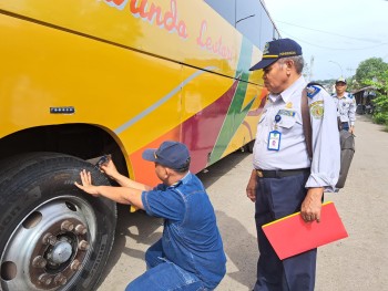 980 - INSPEKSI KESELAMATAN LLAJ (RAMP CHECK) KENDARAAN ANGKUTAN UMUM (ORANG DAN BARANG) DALAM RANGKA PERSIAPAN TAHUN BARU 2023 TAHAP II