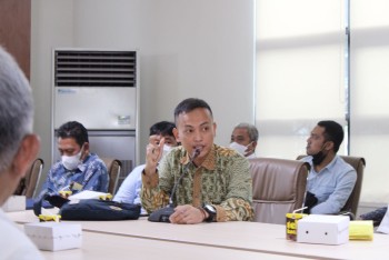 985 - RAPAT TATA KELOLA PELABUHAN PENYEBERANGAN KARIANGAU-PENAJAM